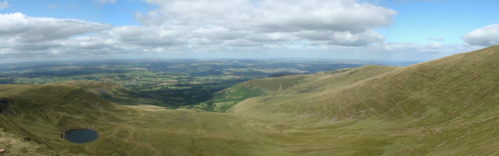 View north into Cwm Llwch from Corn Du, in the Brecon Beacons